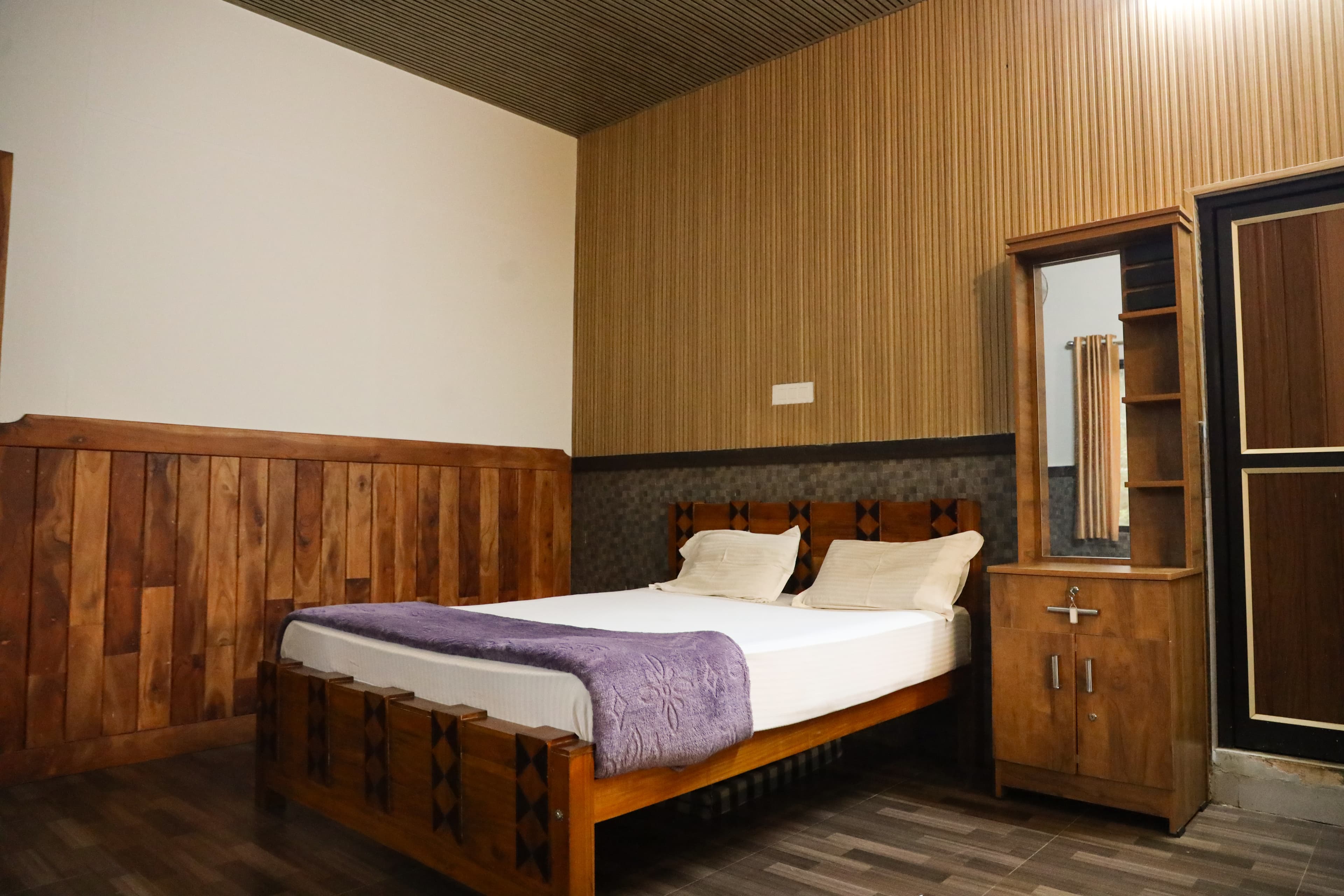 Deluxe AC Room
